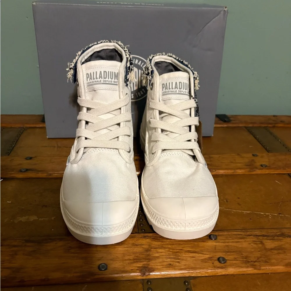 Palladium womens White Canvas Pampa High-Top - Picture 2 of 8